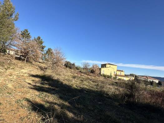 Terrain constructible à vendre 130 000 € 2 554 m² de terrain Villeneuve 04180