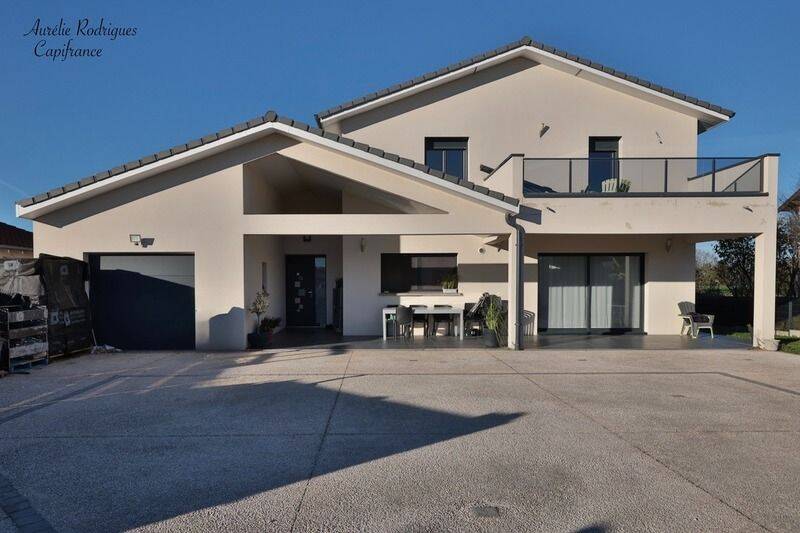 Maison 7 pièces 194 m² · à Bâgé-le-Châtel · 194 m² · 420 000 €