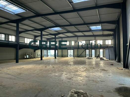 Local d'activités à vendre 1 393 450 € 961 m² d'espace de stockage Economique Saint-Cyr-sur-Loire 37540