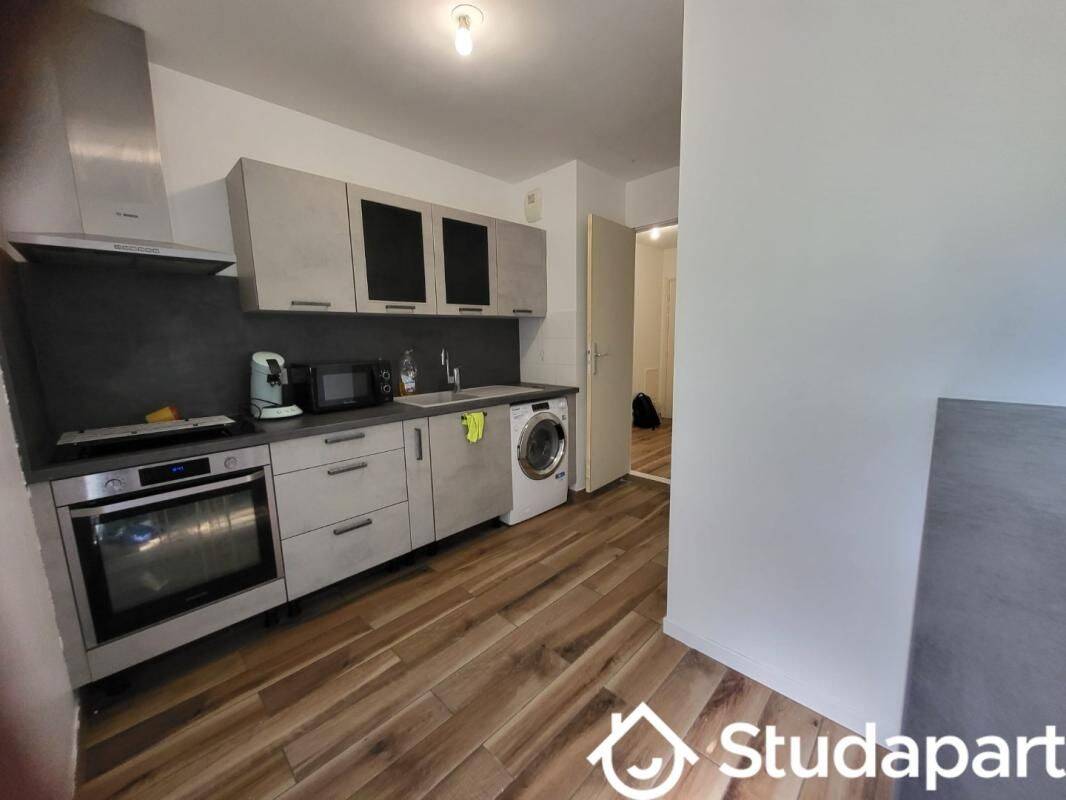 1 pièce 10 m² · à Châtenay-Malabry · 10 m² · 550 €