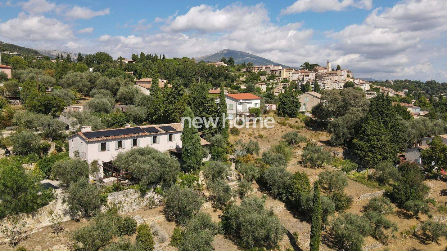 Maison 5 pièces 240 m² · à Châteauneuf-Grasse · 239,7 m² · 2 990 000 €