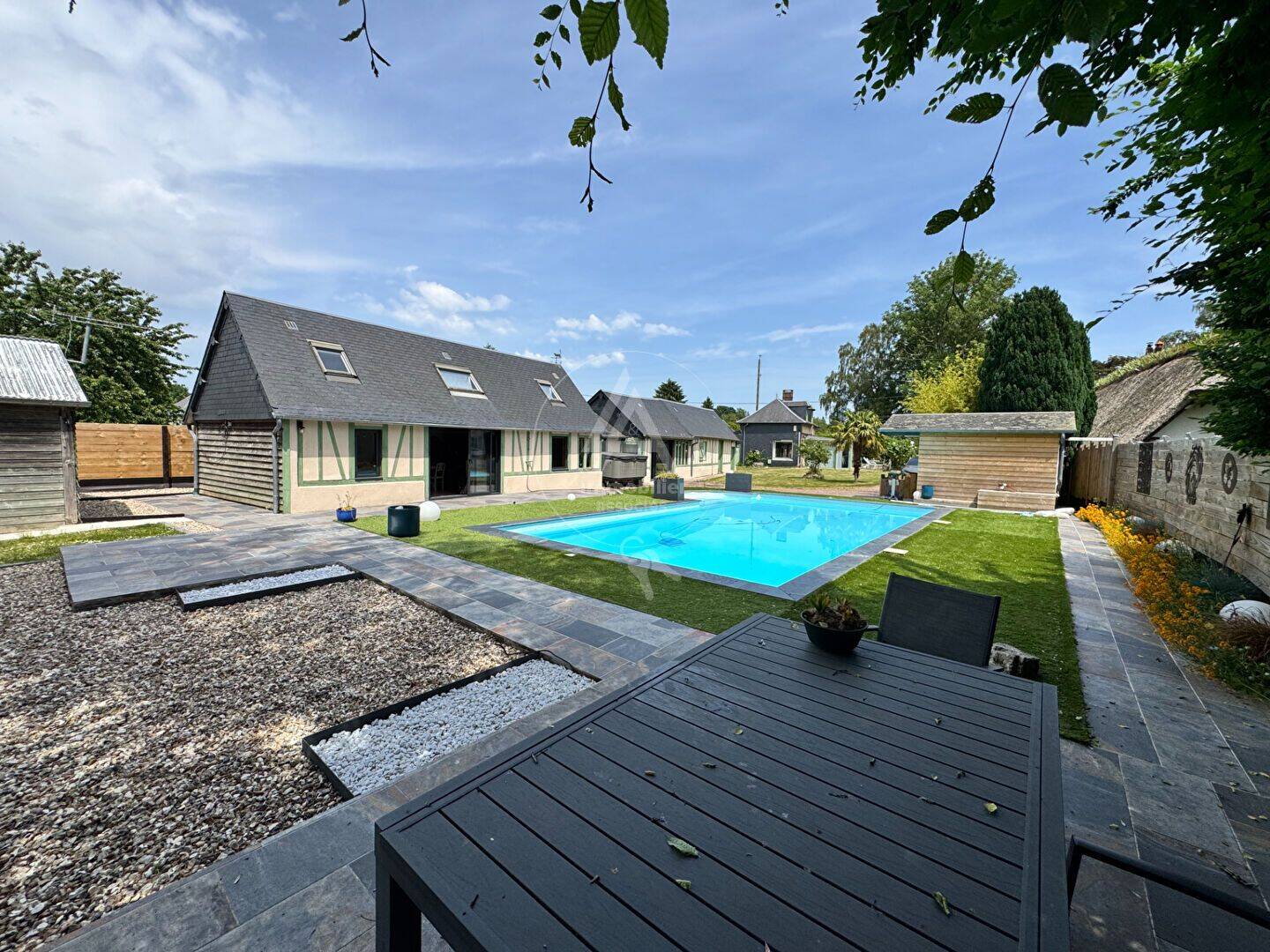 Maison 6 pièces 160 m² · à Bourneville-Sainte-Croix · 160 m² · 265 000 €