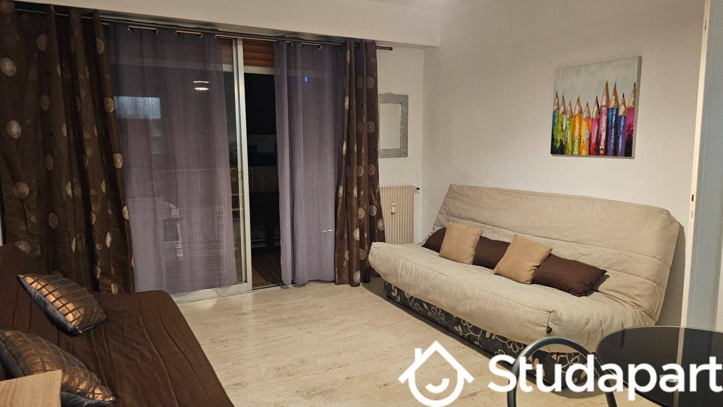 Appartement 1 pièce 28 m² · à Vallauris · 28 m² · 825 €