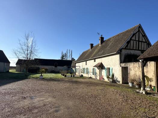 Maison à vendre 468 800 € 8 pièces 5 chambres 210 m² 5 224 m² de terrain Champigny-la-Futelaye 27220