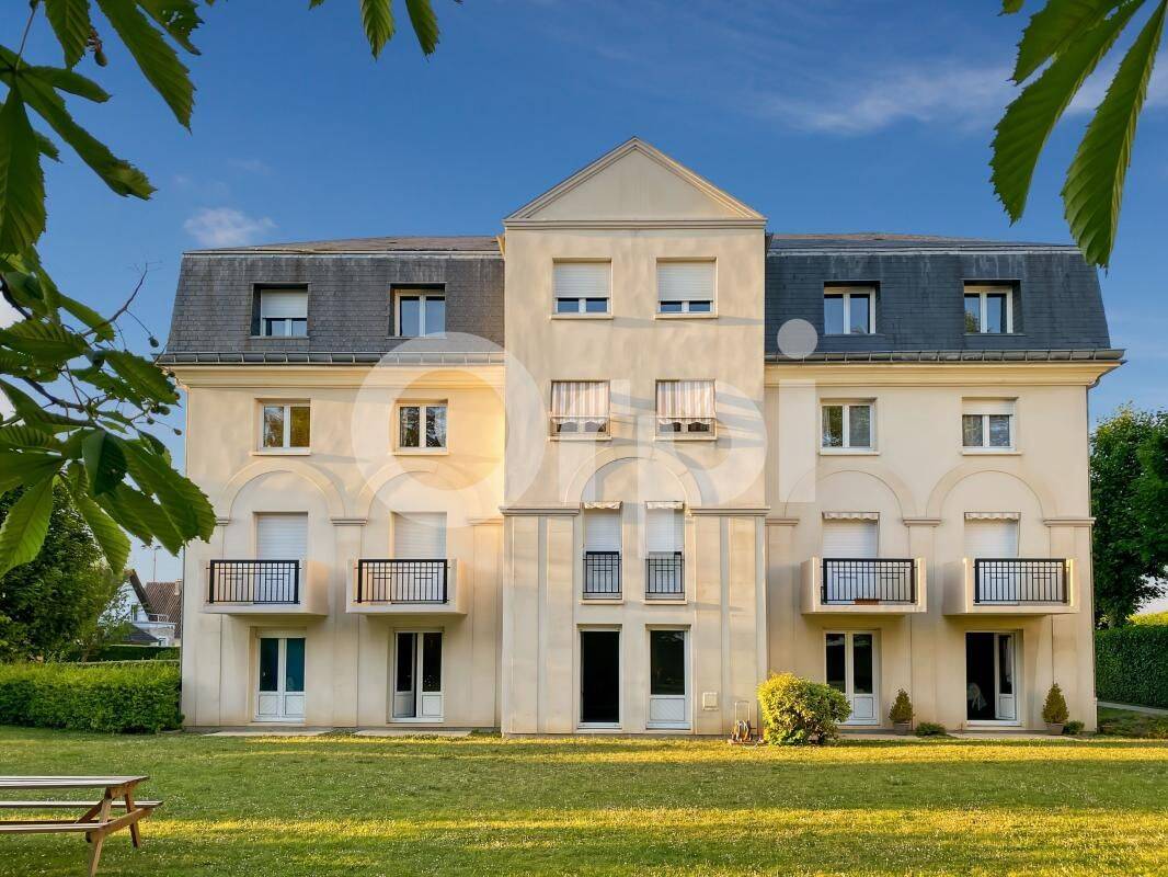 Appartement 1 pièce 28 m² · à Senlis · 27,7 m² · 660 €