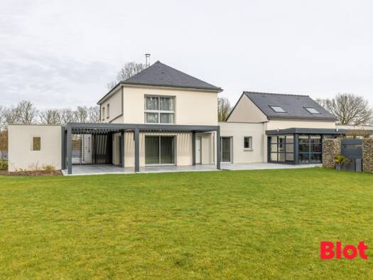 Villa à vendre 749 700 € 5 pièces 4 chambres 175 m² 4 000 m² de terrain La Guerche-de-Bretagne 35130