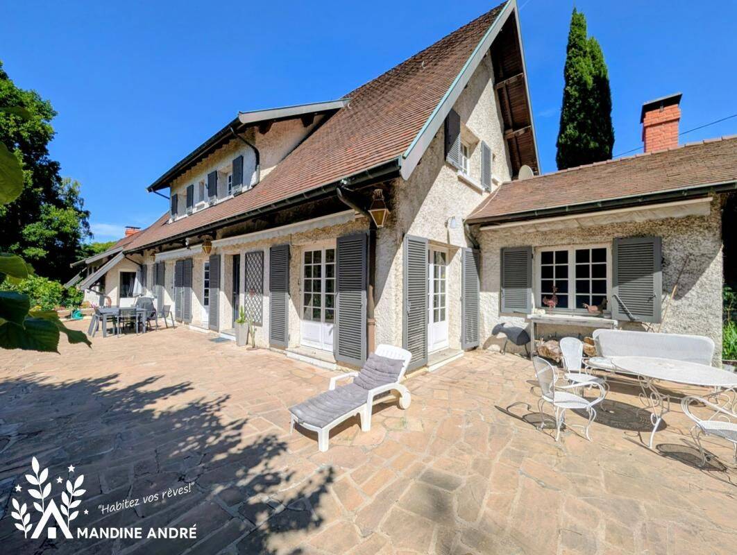 Maison 11 pièces 251 m² · à Saint-Bernard · 251 m² · 1 240 000 €