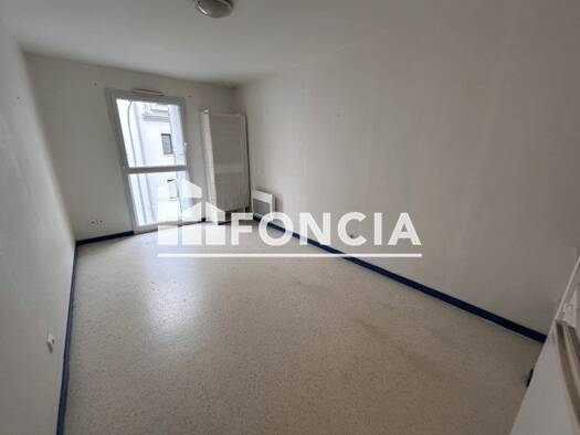 Appartement à louer - logement étudiant 380 € 1 pièce 18,5 m² 2ème étage Pentagone La Roche-sur-Yon 85000