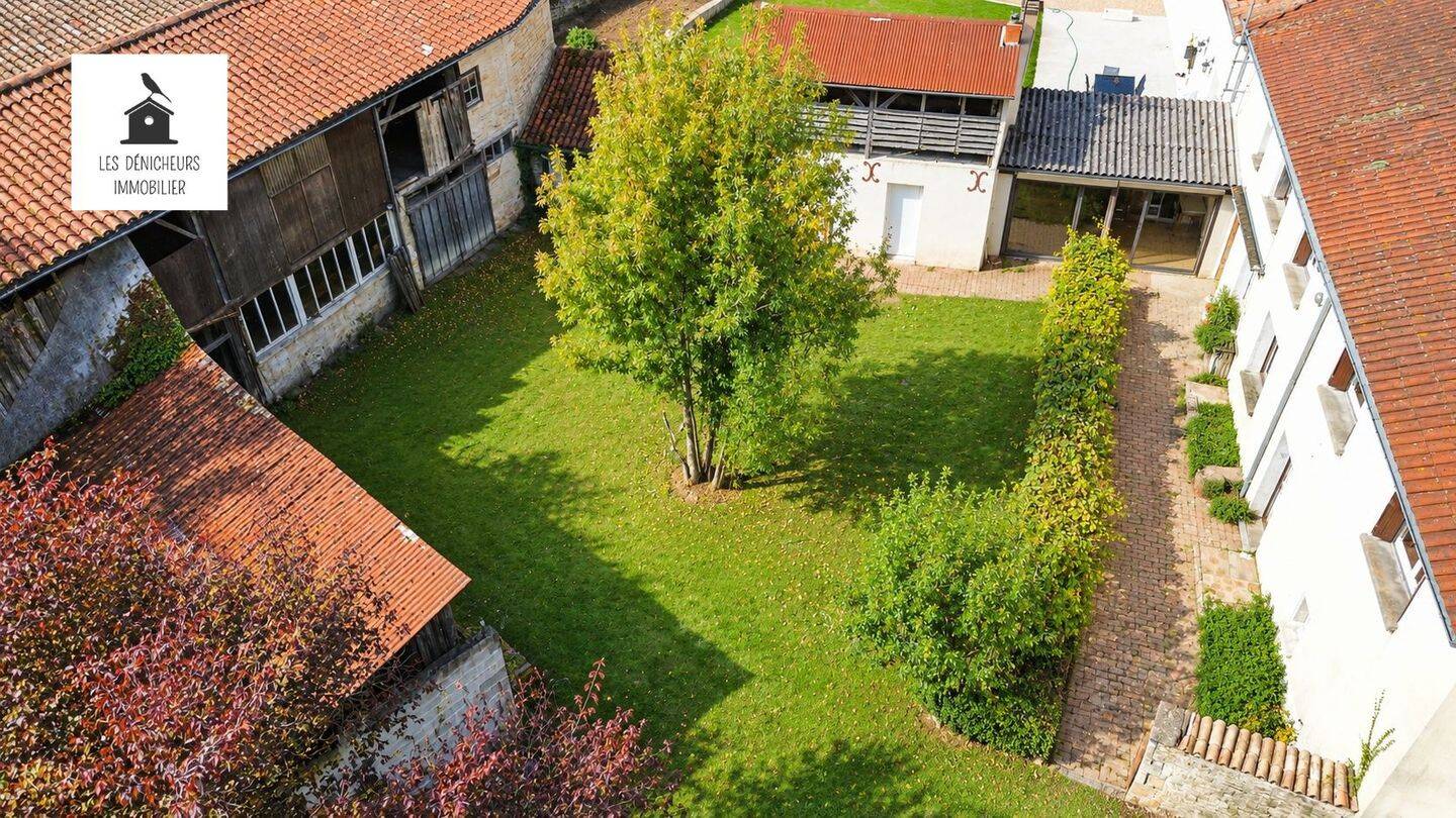 Maison 6 pièces 140 m² · à Brioux-sur-Boutonne · 140 m² · 110 000 €