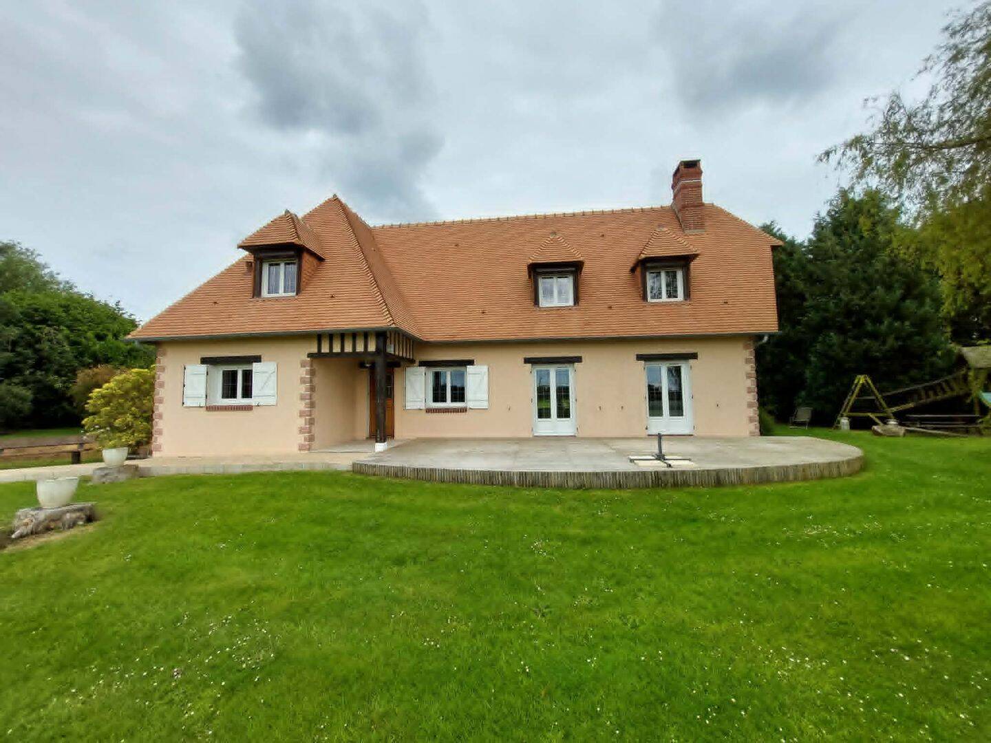 Maison 6 pièces 149 m² · à Plasnes · 148,7 m² · 325 000 €