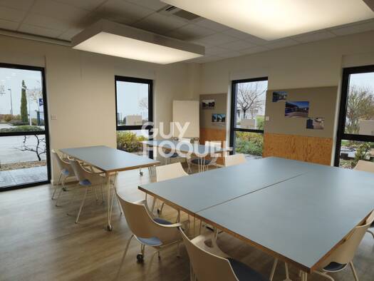 Local commercial à louer 850 € 35 m² de surface de vente Centre-Saint Bonnet-Muissiat Villefontaine 38090