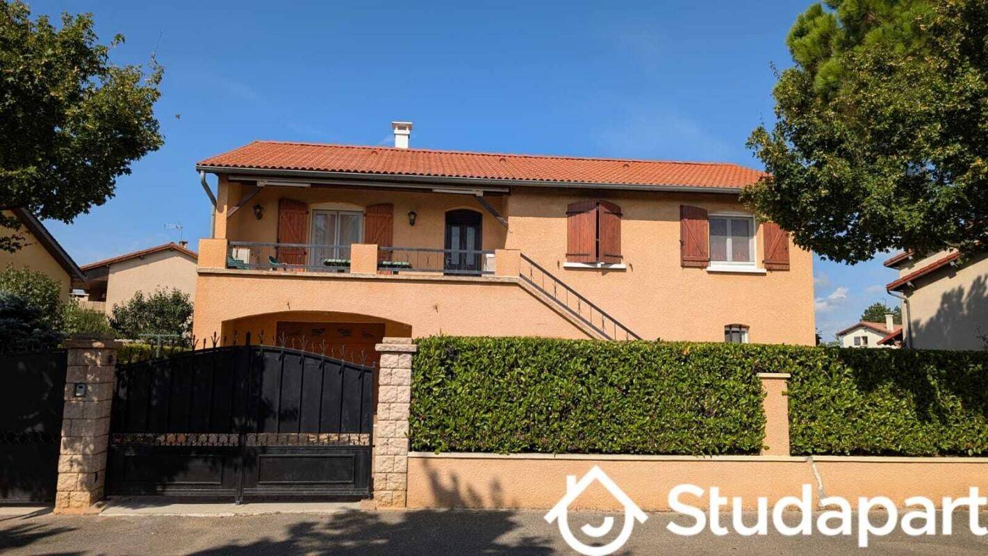 Appartement 1 pièce 50 m² · à Décines-Charpieu · 50 m² · 1 100 €/mois