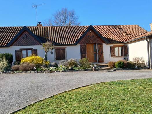 Maison de plain-pied à vendre 310 000 € 5 pièces 3 chambres 179 m² 4 094 m² de terrain Valigny 03360