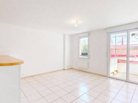 Appartement à vendre 170 000 € 3 pièces 2 chambres 53 m² RDC/3 Centre Castelginest 31780