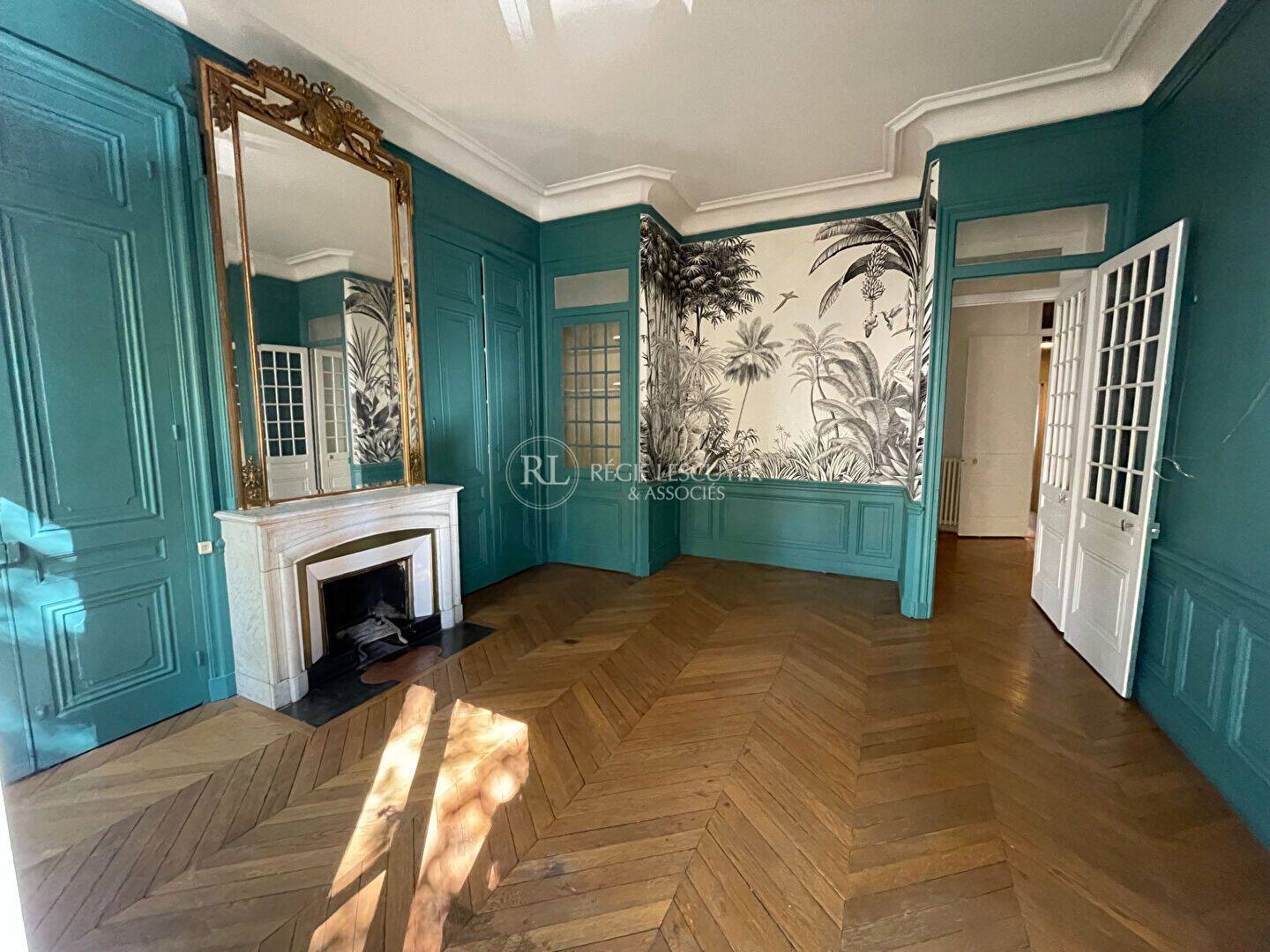 Appartement 6 pièces 168 m² · à Lyon 6ème Arrondissement · 167,9 m² · 2 330 €/mois