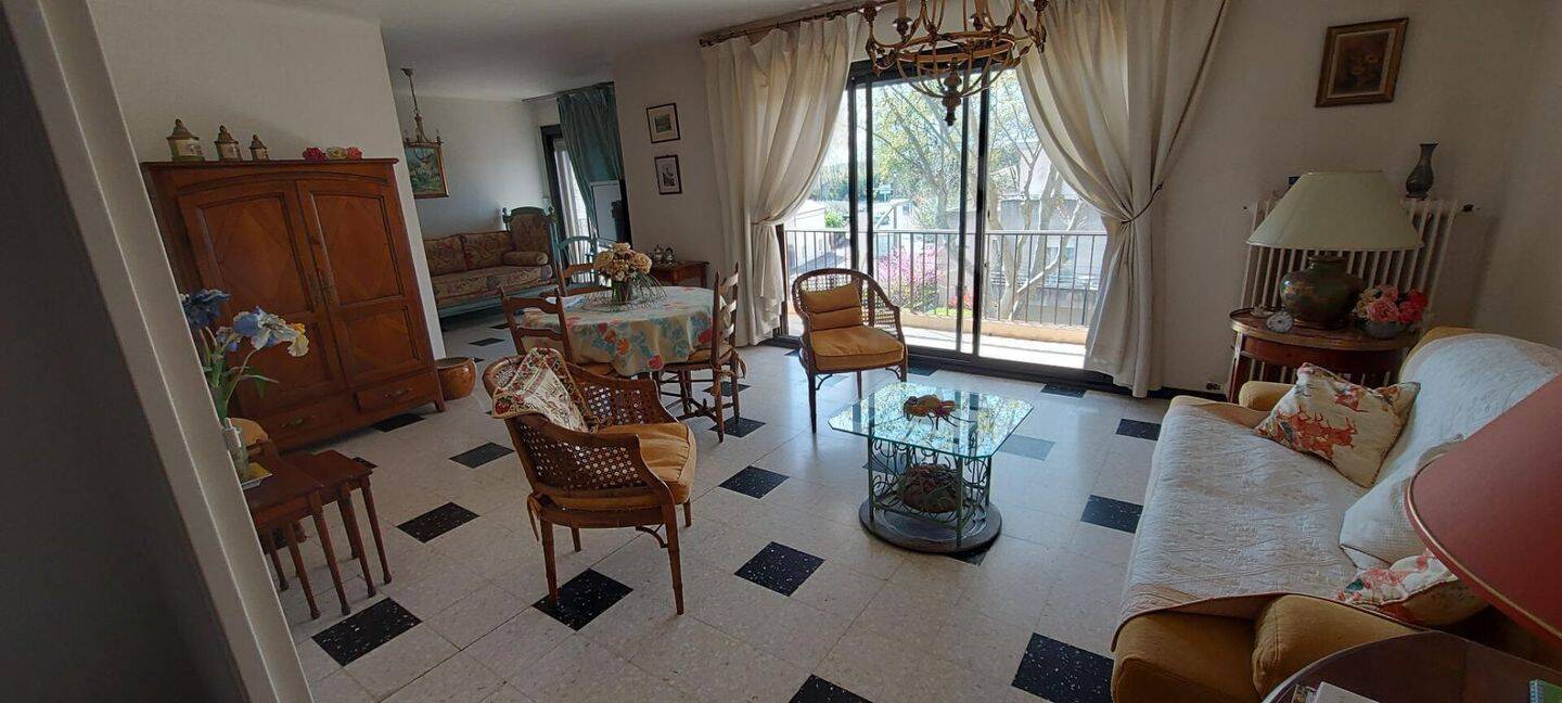 Appartement 4 pièces 106 m² · à Nîmes · 106,4 m² · 145 000 €