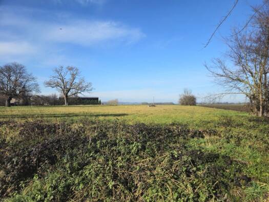 Terrain constructible à vendre 33 000 € 1 090 m² de terrain Escurolles 03110