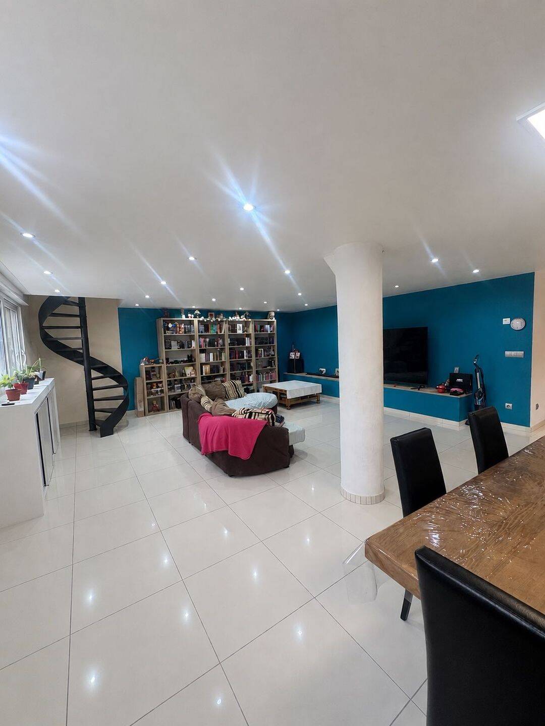 Maison 6 pièces 151 m² · à Saint-Lyé · 151 m² · 215 000 €