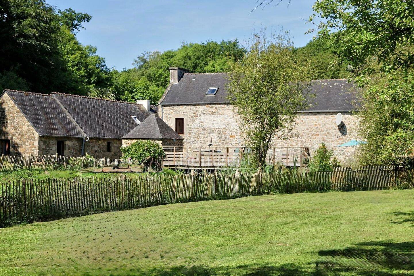 Maison 11 pièces 250 m² · à Plouguin · 250 m² · 693 000 €