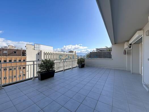 Appartement à vendre 290 000 € 3 pièces 2 chambres 80 m² RDC Les Jardins de l'Empereur Ajaccio 20000