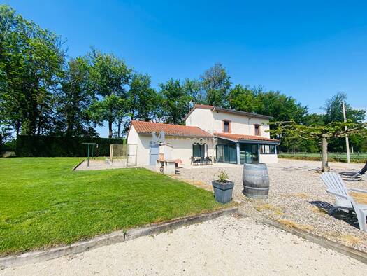 Maison à vendre 329 000 € 4 pièces 3 chambres 120 m² 6 274 m² de terrain Champdieu 42600