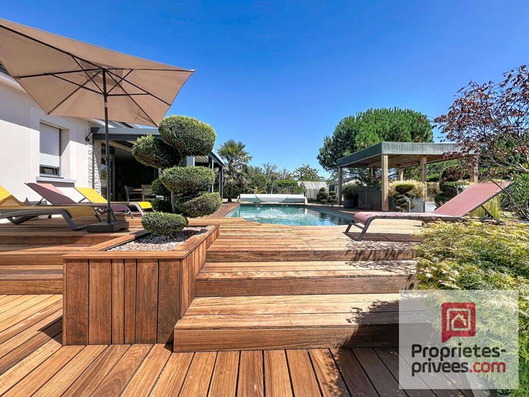 Maison 7 pièces 165 m² · à Champdôtre · 164,7 m² · 490 000 €