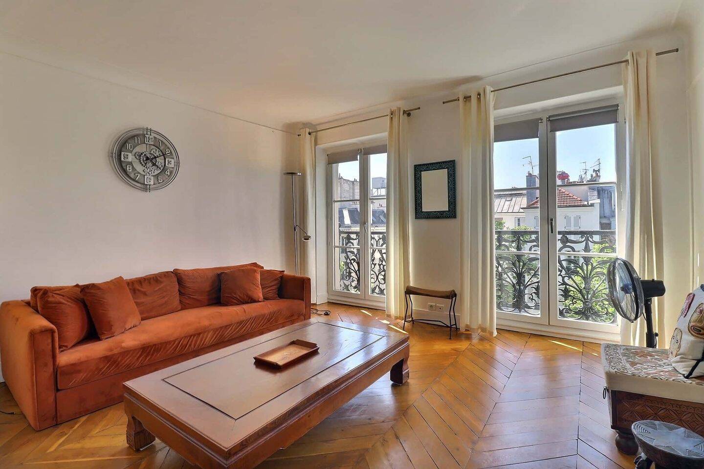 Appartement 2 pièces 74 m² · à Paris 10ème Arrondissement · 74 m² · 2 911 €