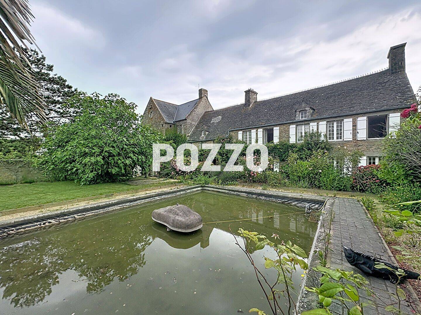 Maison 10 pièces 400 m² · à Surtainville · 400 m² · 599 975 €