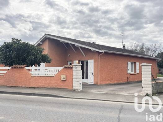 Maison de plain-pied à vendre 430 000 € 5 pièces 4 chambres 120 m² 704 m² de terrain Les-Marais Décines-Charpieu 69150