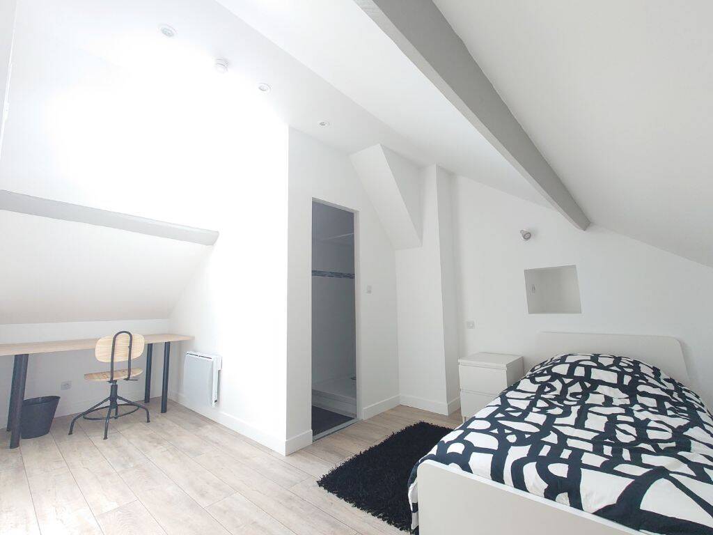 1 pièce 10 m² · à Champs-sur-Marne · 9,7 m² · 585 €