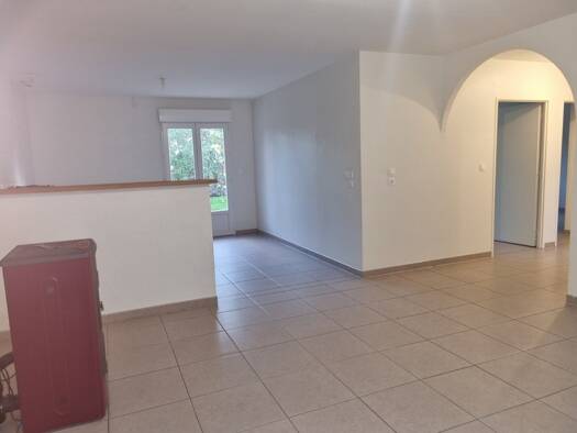 Maison de plain-pied à vendre 149 000 € 6 pièces 3 chambres 87 m² 527 m² de terrain Verrières 86410