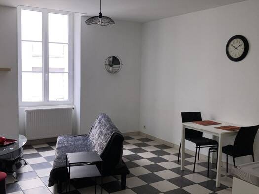 Appartement à vendre 74 400 € 2 pièces 1 chambre 46,5 m² RDC Bourges 18000
