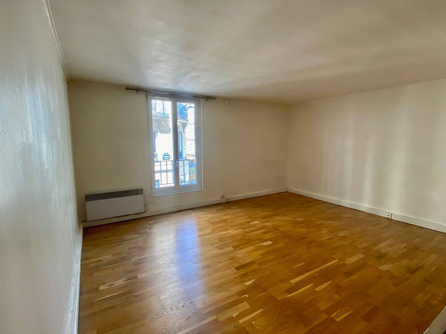 Appartement 1 pièce 30 m² · à Paris 18ème Arrondissement · 30 m² · 863 €