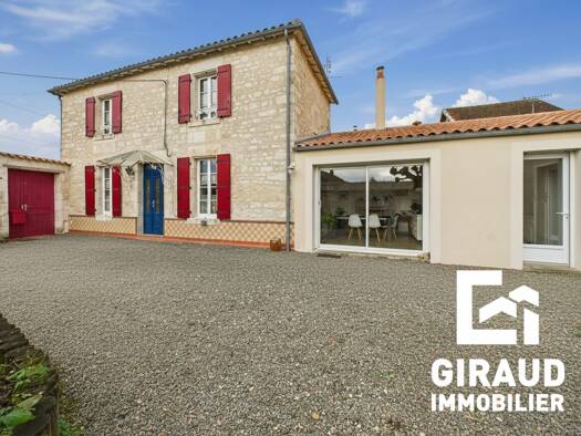 Maison à vendre 276 800 € 6 pièces 4 chambres 150 m² 1 148 m² de terrain Fontenay-le-Comte 85200