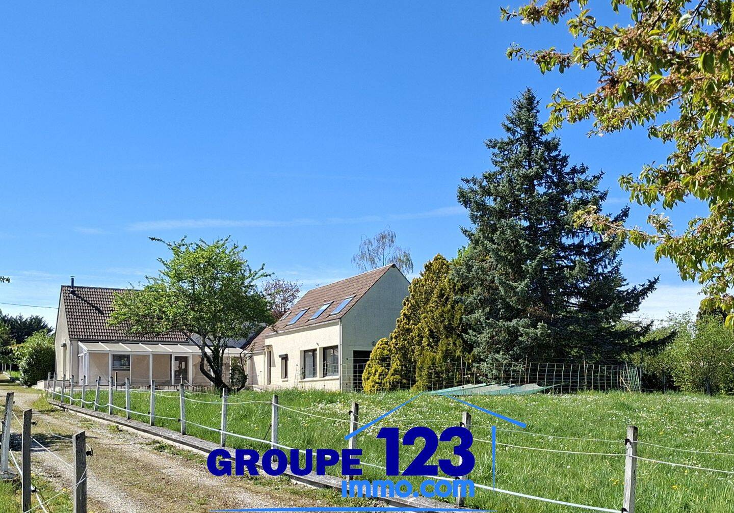 Maison 7 pièces 253 m² · à Chassy · 253 m² · 369 900 €