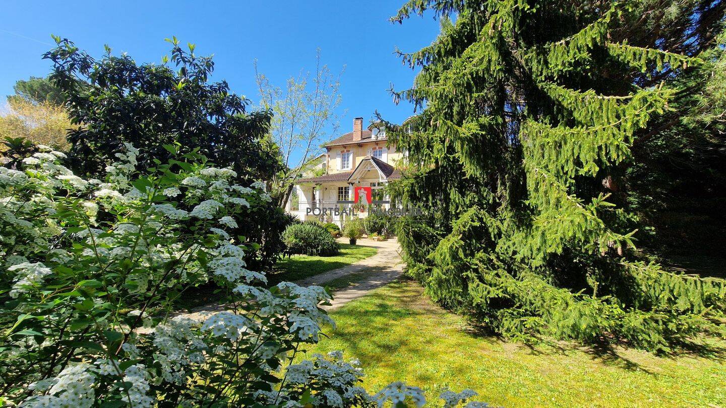 Maison 10 pièces 354 m² · à Saint-André-de-Cubzac · 354 m² · 378 500 €