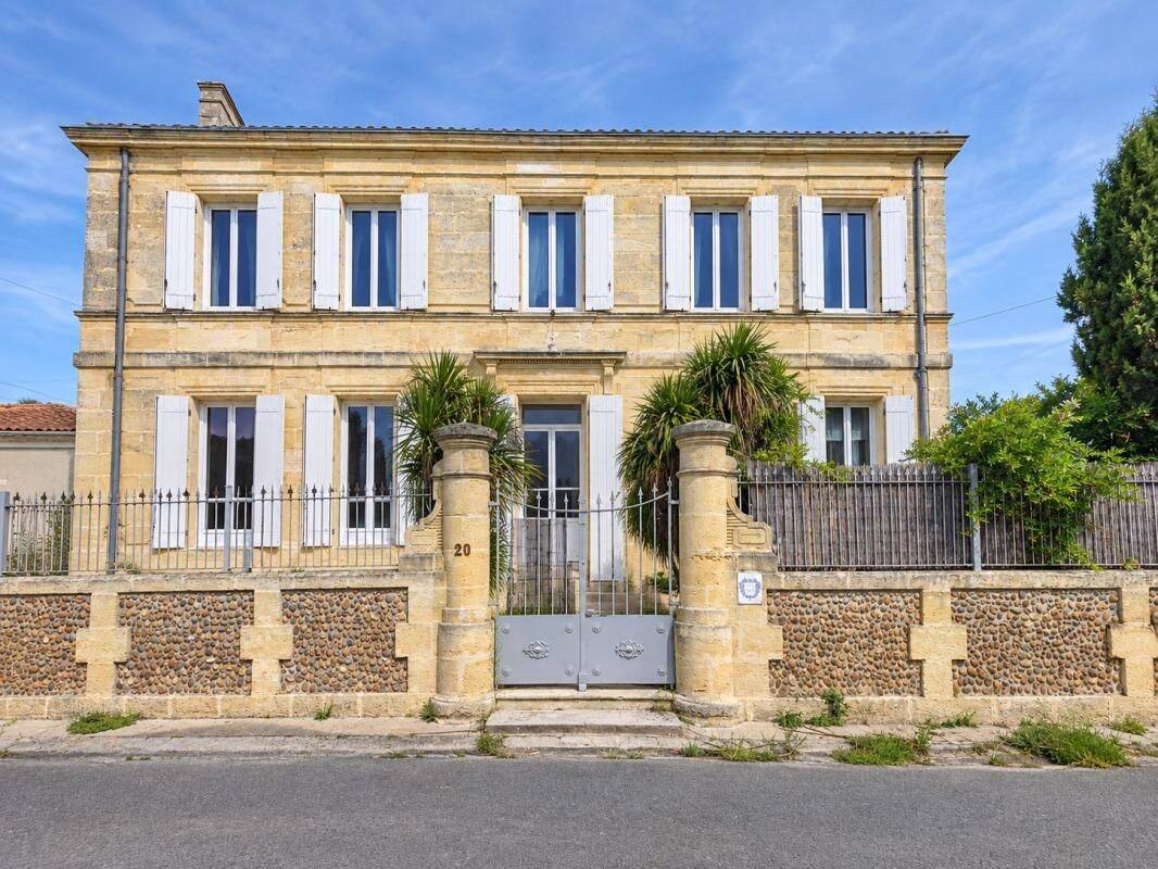 Maison 4 pièces 177 m² · à Civrac-en-Médoc · 177 m² · 234 900 €