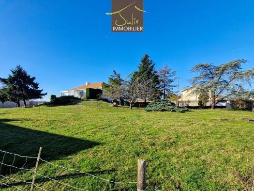 Maison à vendre 299 000 € 6 pièces 4 chambres 138 m² 4 416 m² de terrain Bressuire 79300