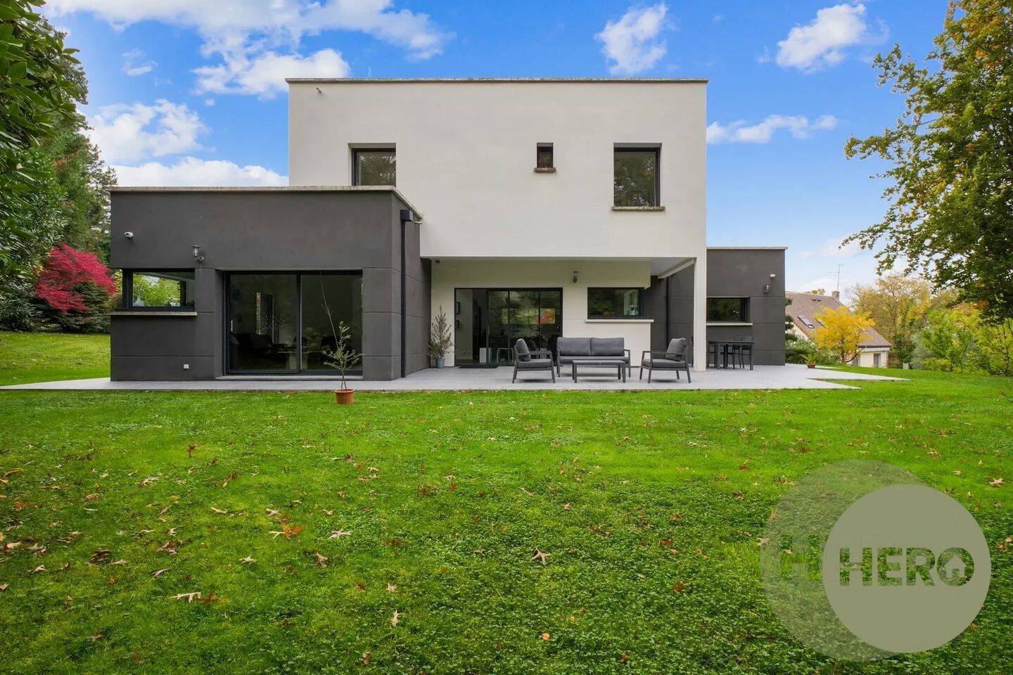 Maison 9 pièces 165 m² · à Montfort-l'Amaury · 165 m² · 1 050 000 €