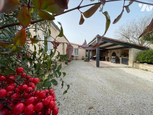 Maison à vendre 358 800 € 4 pièces 135 m² 625 m² de terrain La Jarrie 17220