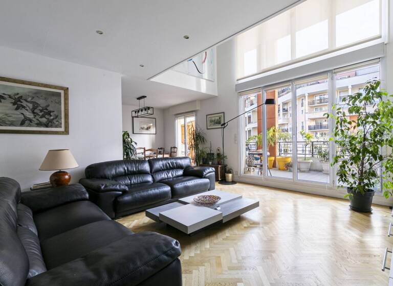 Duplex à vendre 810 000 € 4 pièces 3<br/>chambres 115 m²<br/>superficie 6/12<br/>étage Faubourg de l'Arche Courbevoie 92400