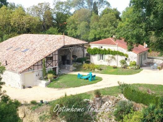 Maison à vendre 379 000 € 7 pièces 2 chambres 185 m² 40 063 m² de terrain Saint-Robert 47340