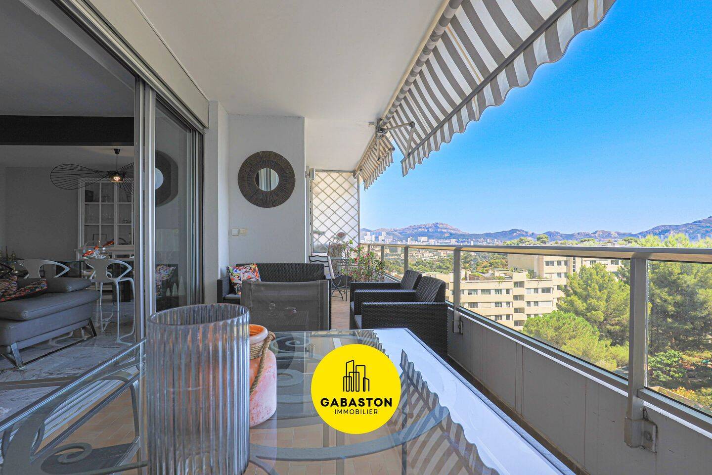 Appartement 3 pièces 144 m² · à Marseille 8ème Arrondissement · 143,7 m² · 3 800 €/mois