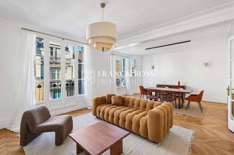 Appartement 4 pièces 86 m² · à Paris 16ème Arrondissement · 86 m² · 4 000 €
