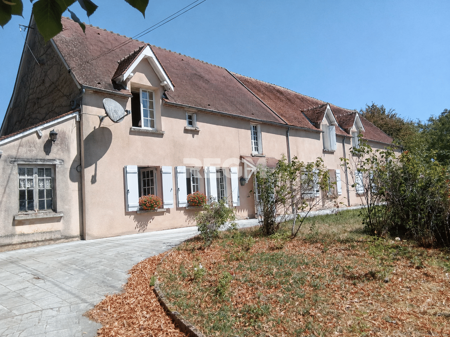Maison 8 pièces 250 m² · à Saint-Loup-des-Bois · 250 m² · 220 000 €