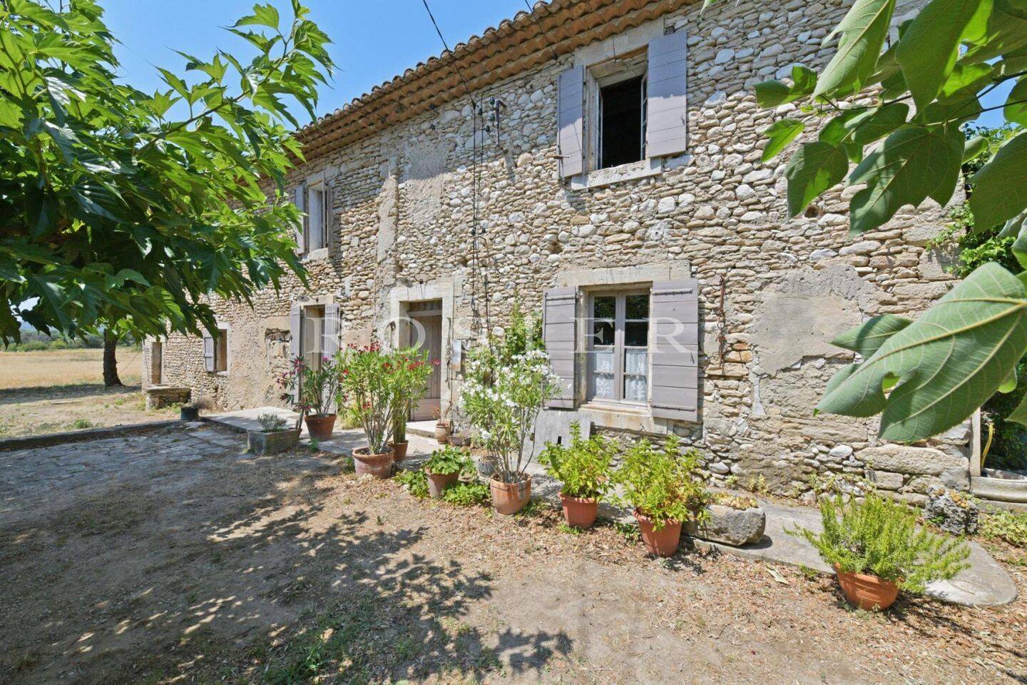Maison 16 pièces 400 m² · à Cabrières-d'Avignon · 400 m² · 954 000 €