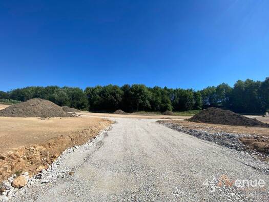 Terrain constructible viabilisé à vendre 46 240 € 541 m² de terrain Centre Ouest Sainte-Sigolène 43600