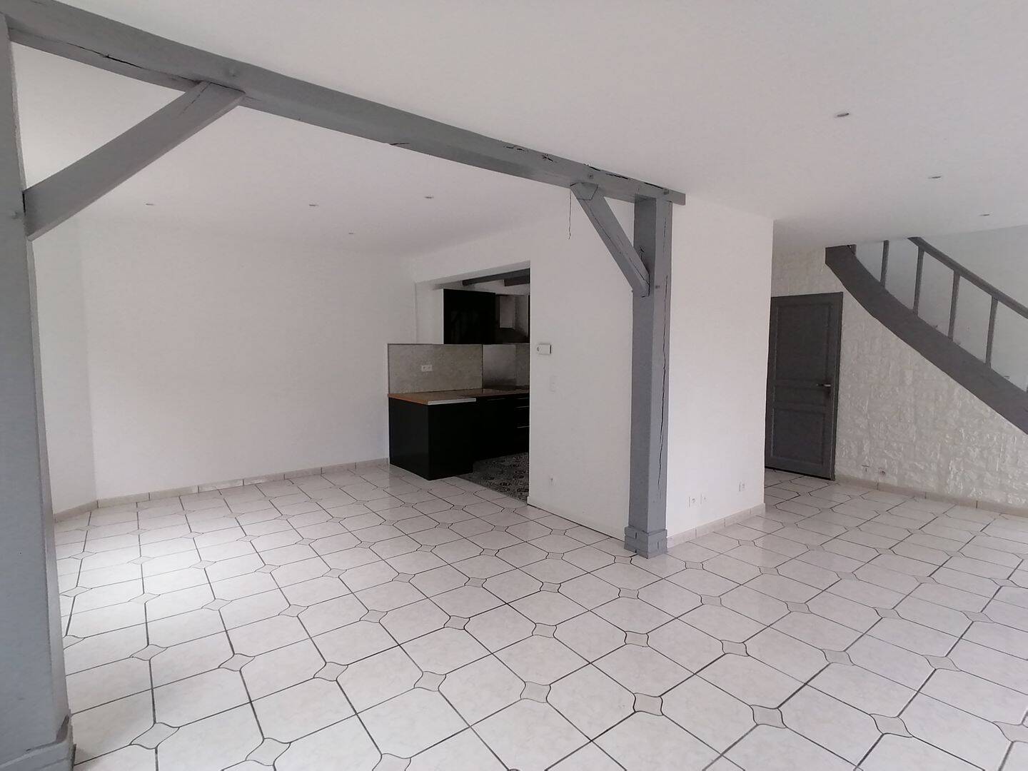 Maison 5 pièces 106 m² · à Sainte-Savine · 106 m² · 1 000 €