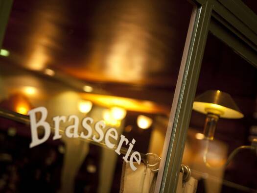 Bar / Café à vendre Fonds de commerce 372 640 € 307 m² d'espace de restauration Nîmes 30900