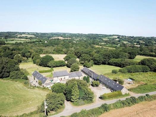 Demeure à vendre 795 000 € 20 pièces 17 chambres 670 m² 18 249 m² de terrain La Chapelle-Neuve 22160